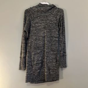 EUC like new heather gray hooded Athleta dress size small